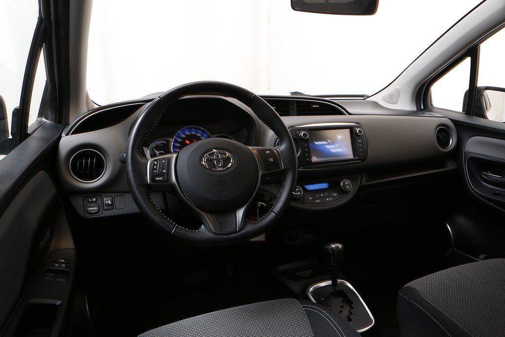Toyota Yaris Hybrid e-CVT 101hk Active 5D Kamera P-sensorer 2015