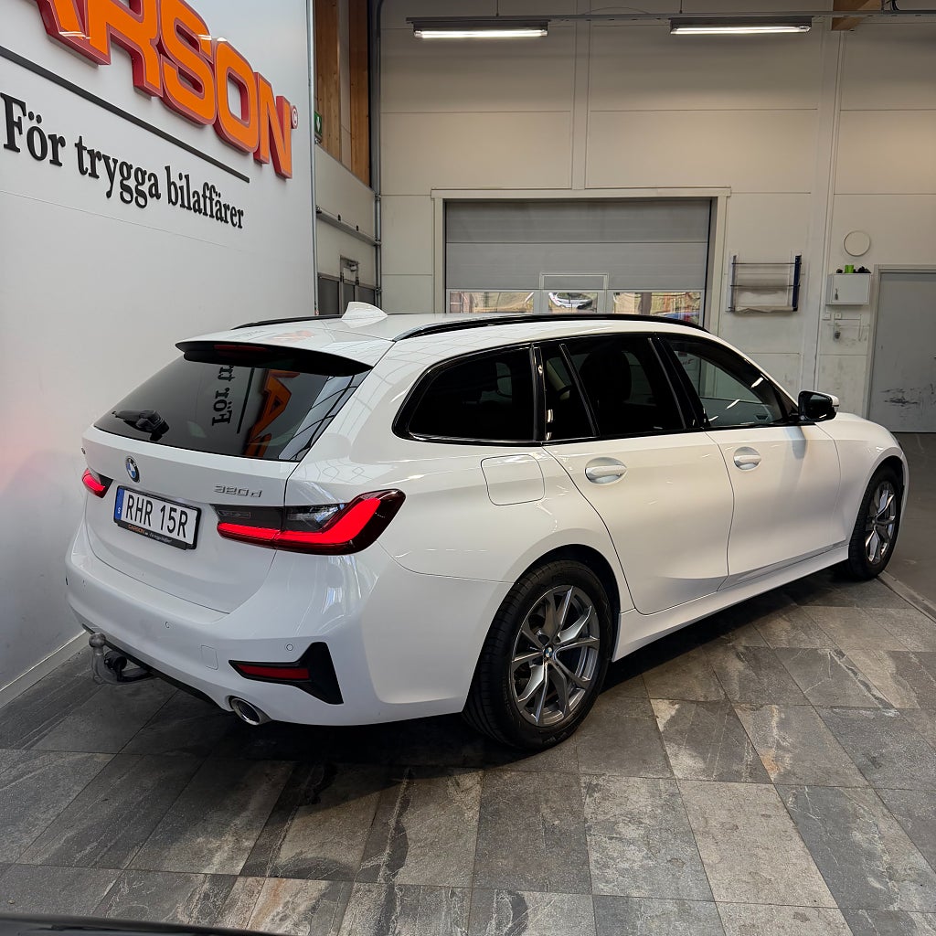 BMW 320D xDrive Touring Sport line Carplay Navi Rattvärme Drag