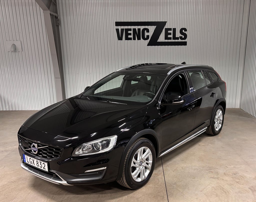 Volvo V60 Cross Country D4 Summum Taklucka Motorvärmare GPS Dragkrok