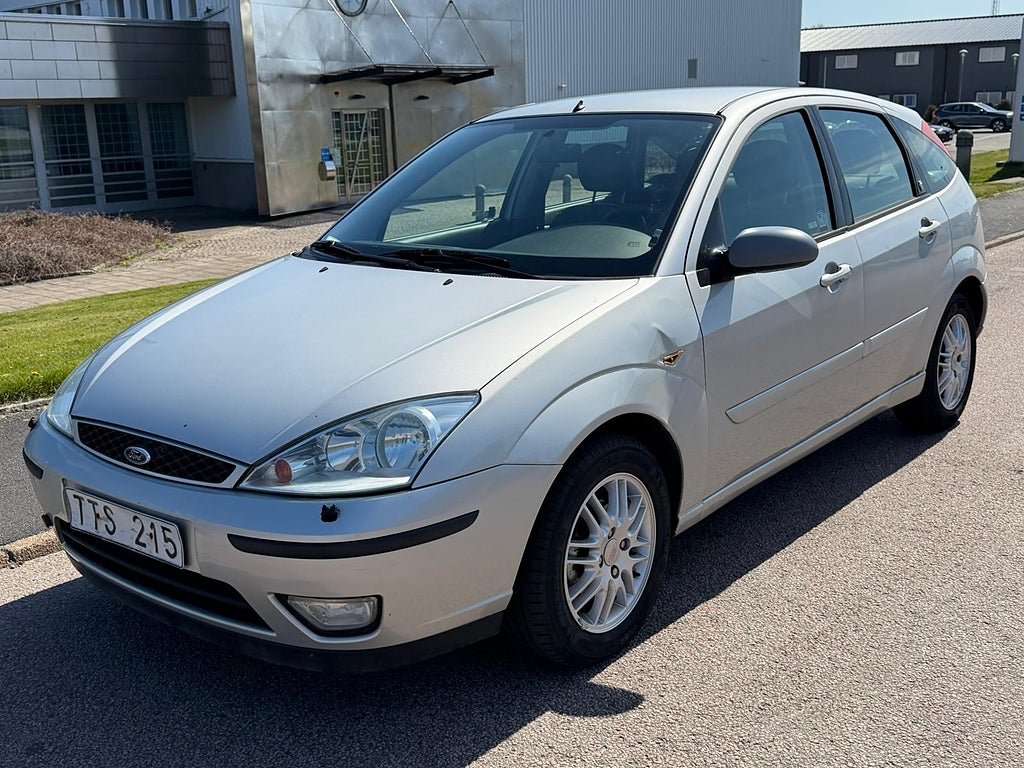 Ford Focus 5-dörrars 2.0 Nybesiktigad