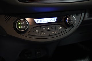 Halvkombi Toyota Yaris 17 av 21