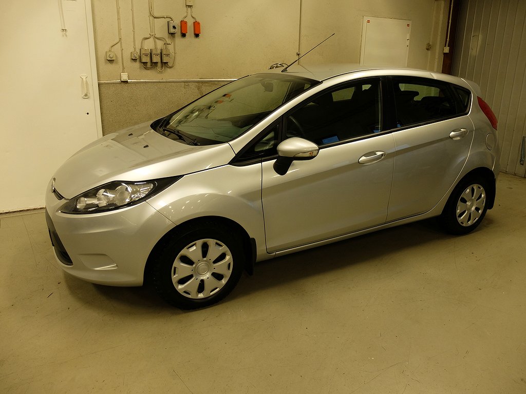 Ford Fiesta 5-dörrar 1.4 TDCi Trend Euro 5 S+V-Däck