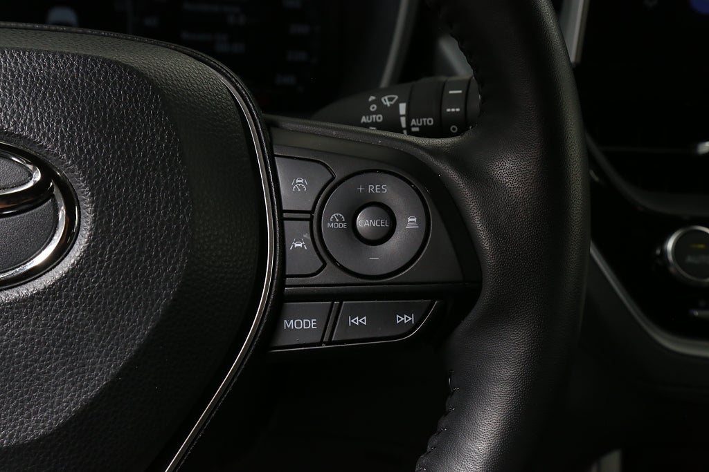 Toyota Corolla Cross Hybrid AWD-i e-CVT 197hk Executive Navi JBL Motorv 2024