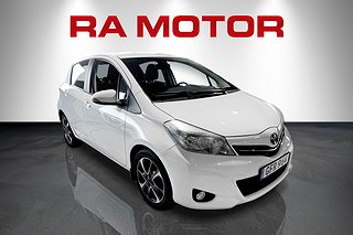 Halvkombi Toyota Yaris 3 av 39