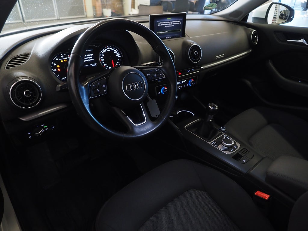 Audi A3 SB 30 TFSI Proline P-Sensorer Adaptiv Farthållare 2019
