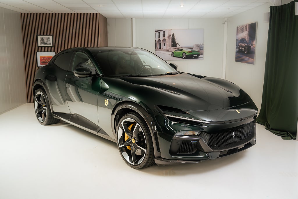Ferrari Purosangue V12 / Carbon paket / Sv-såld