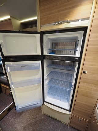 Husbil-halvintegrerad Adria Coral S 670 SLT 15 av 20