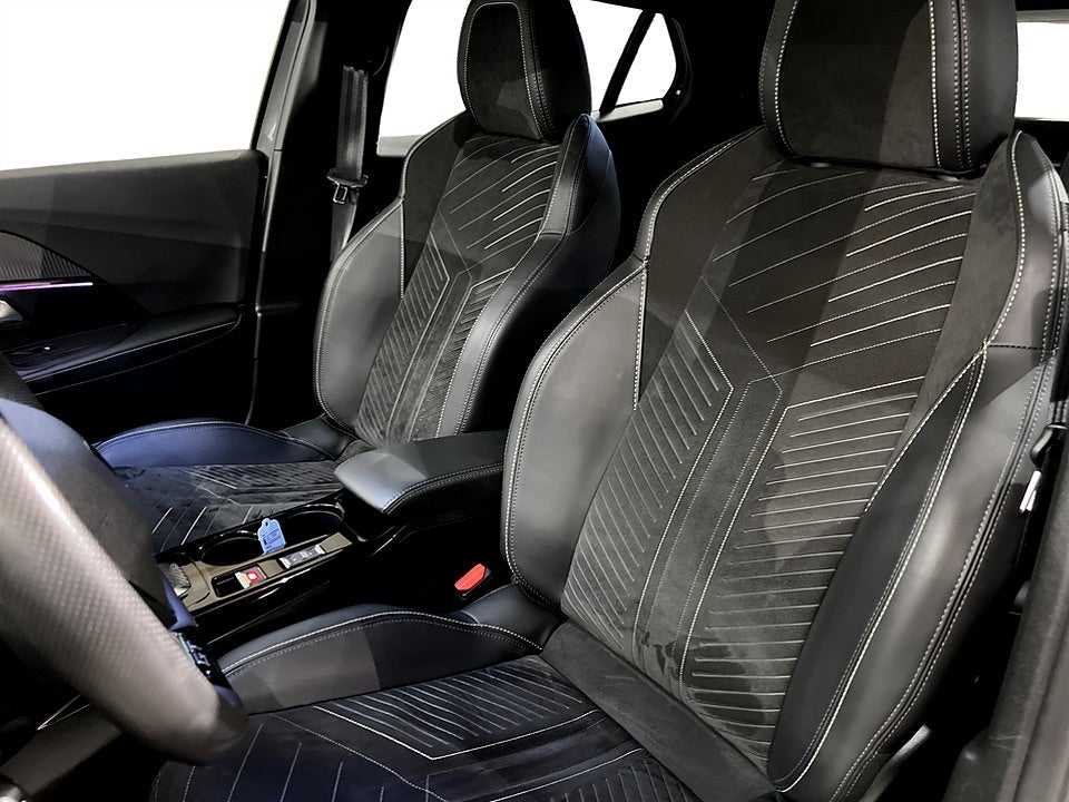 Bild på Peugeot 2008 GT 1.2 PT 130hk Aut B-KAMERA CARPLAY