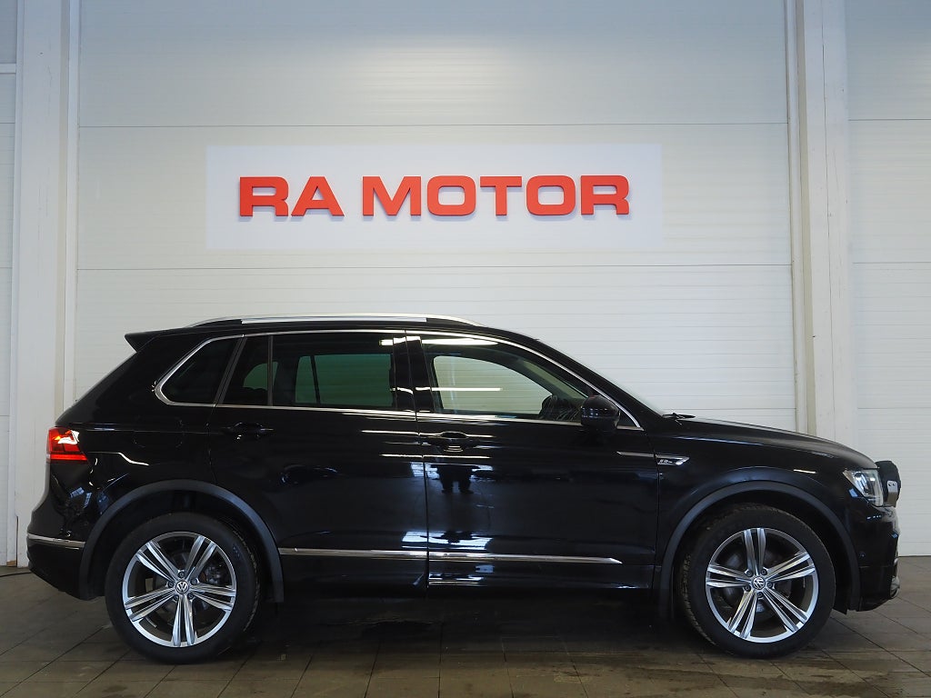 Volkswagen Tiguan 2.0 TDI 4Motion R-Line P-Värm Drag Kamera 19" Carplay