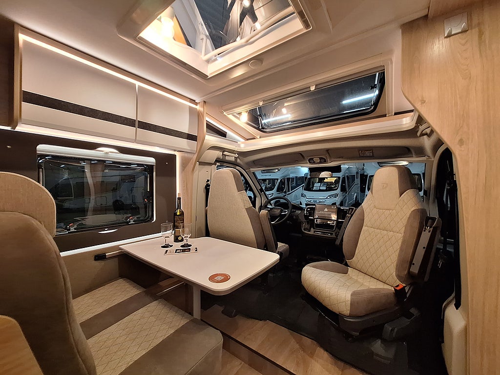 Dethleffs Globebus Camp Active T 4 Långbädd, Automat, Solcell, MCA 1