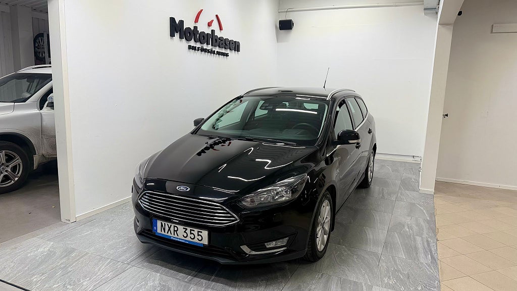 Ford Focus Kombi 1.0 EcoBoost Titanium | Ny kamrem | Ny servad