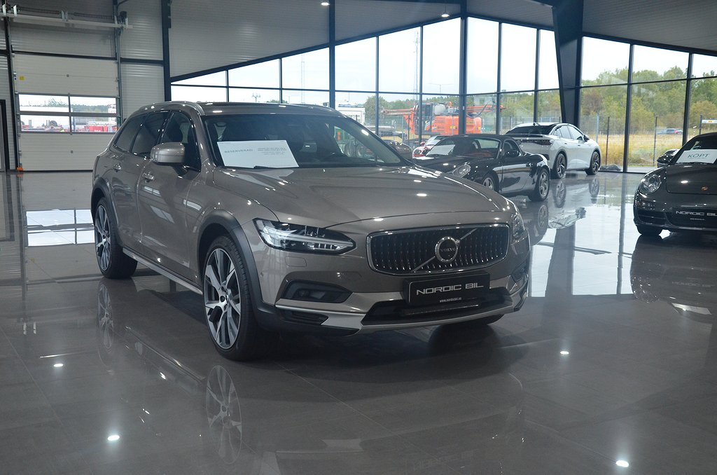 Volvo V90 Cross Country B5 AWD B&W Pano 360° 235hk Drag HUD