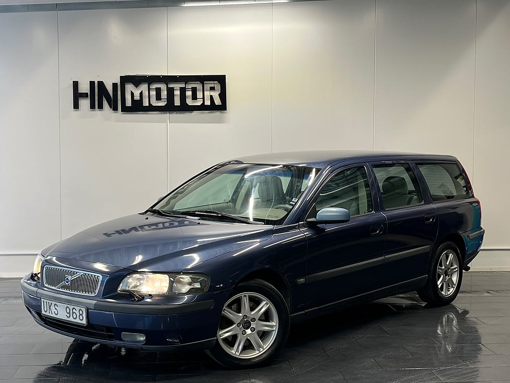Volvo V70 2.5T Business Automat |1Ägare|DRAG|NyServad|HalvSkinn|
