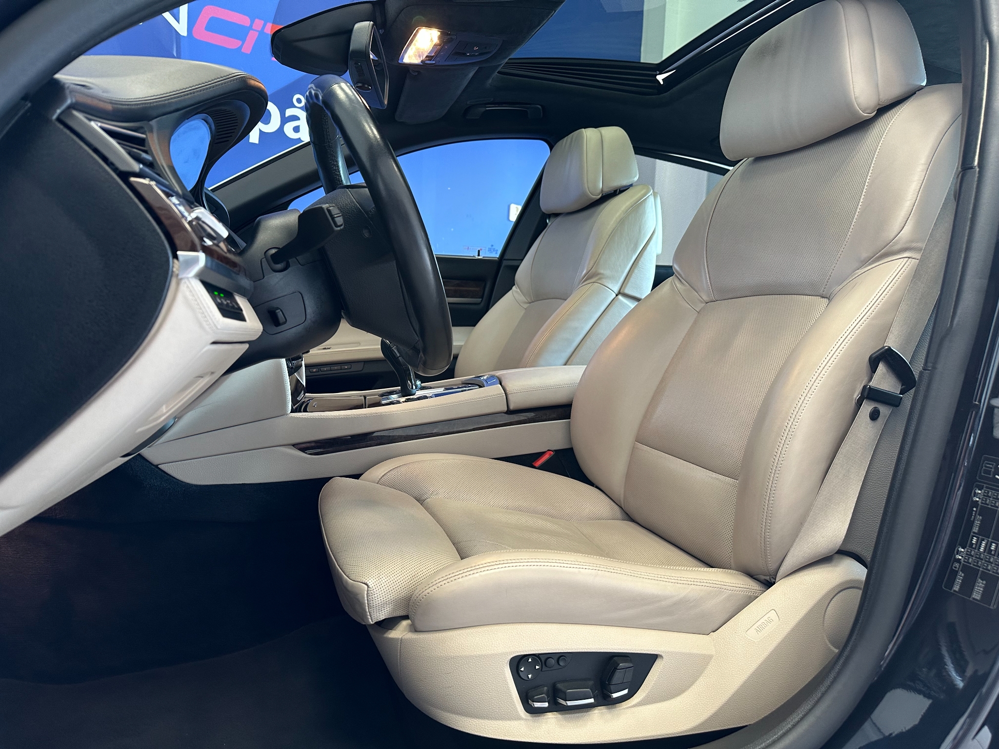 BMW 760 2010, bild 7/55