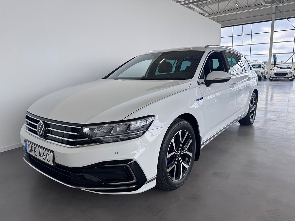 Volkswagen Passat Sportscombi GTE 1.4 TSI |Massage | Värmare | Navi |Moms
