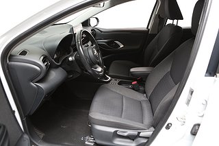 Halvkombi Toyota Yaris 10 av 24