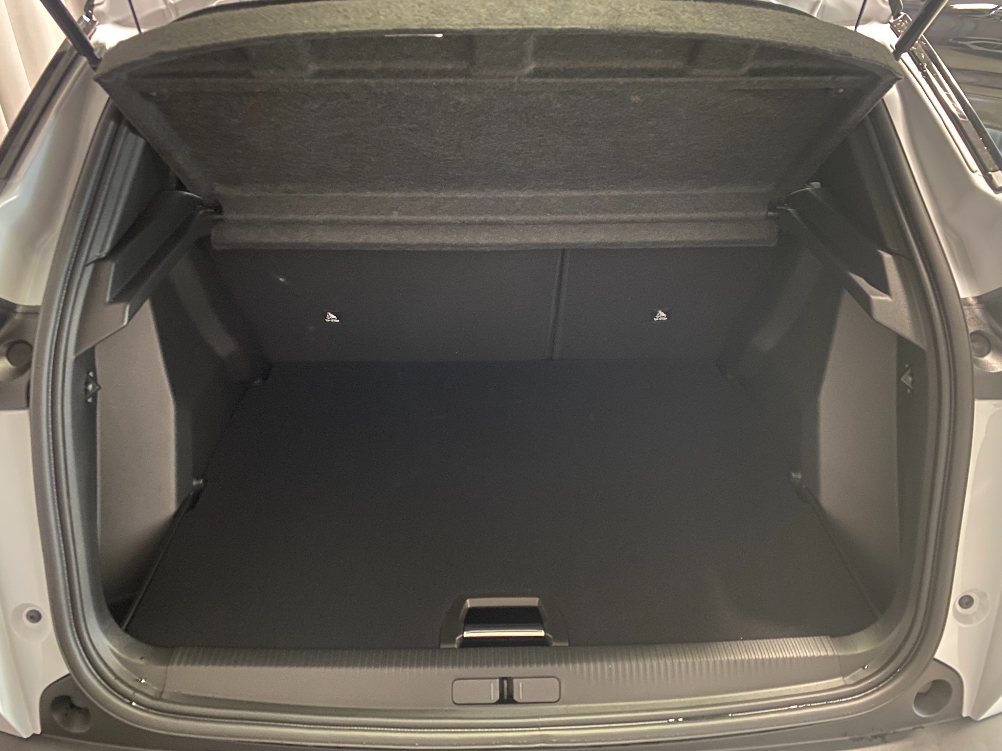 Peugeot 2008 GT Gybrid 145hk Automat 2026, bild 5/10