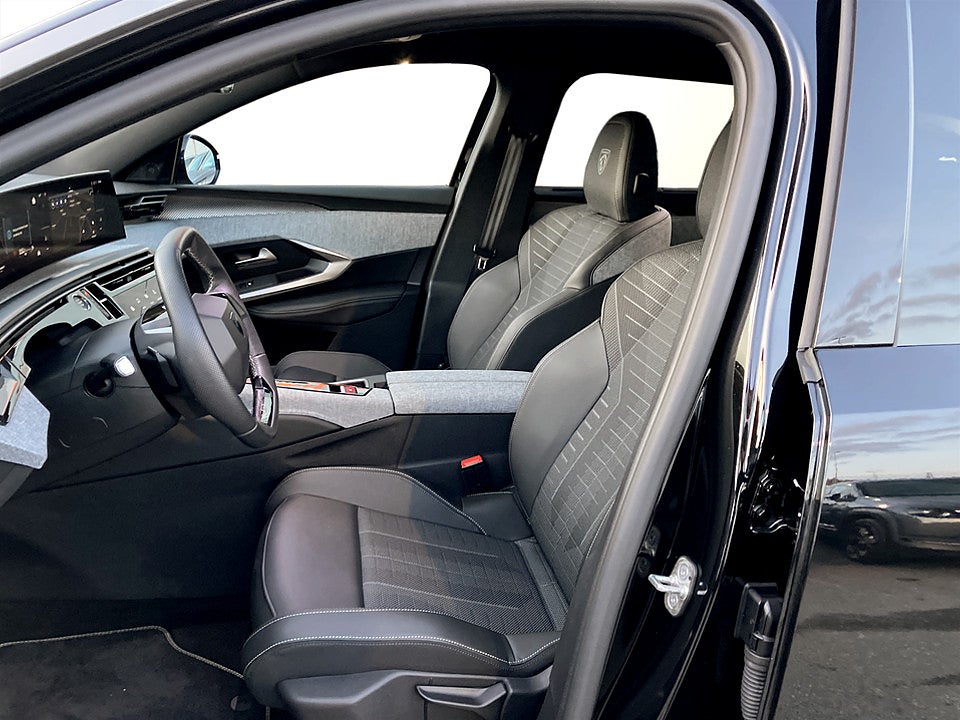 Bild på Peugeot 5008 GT Hybrid 145hk Aut 7-SITS B-KAMERA CARPLAY
