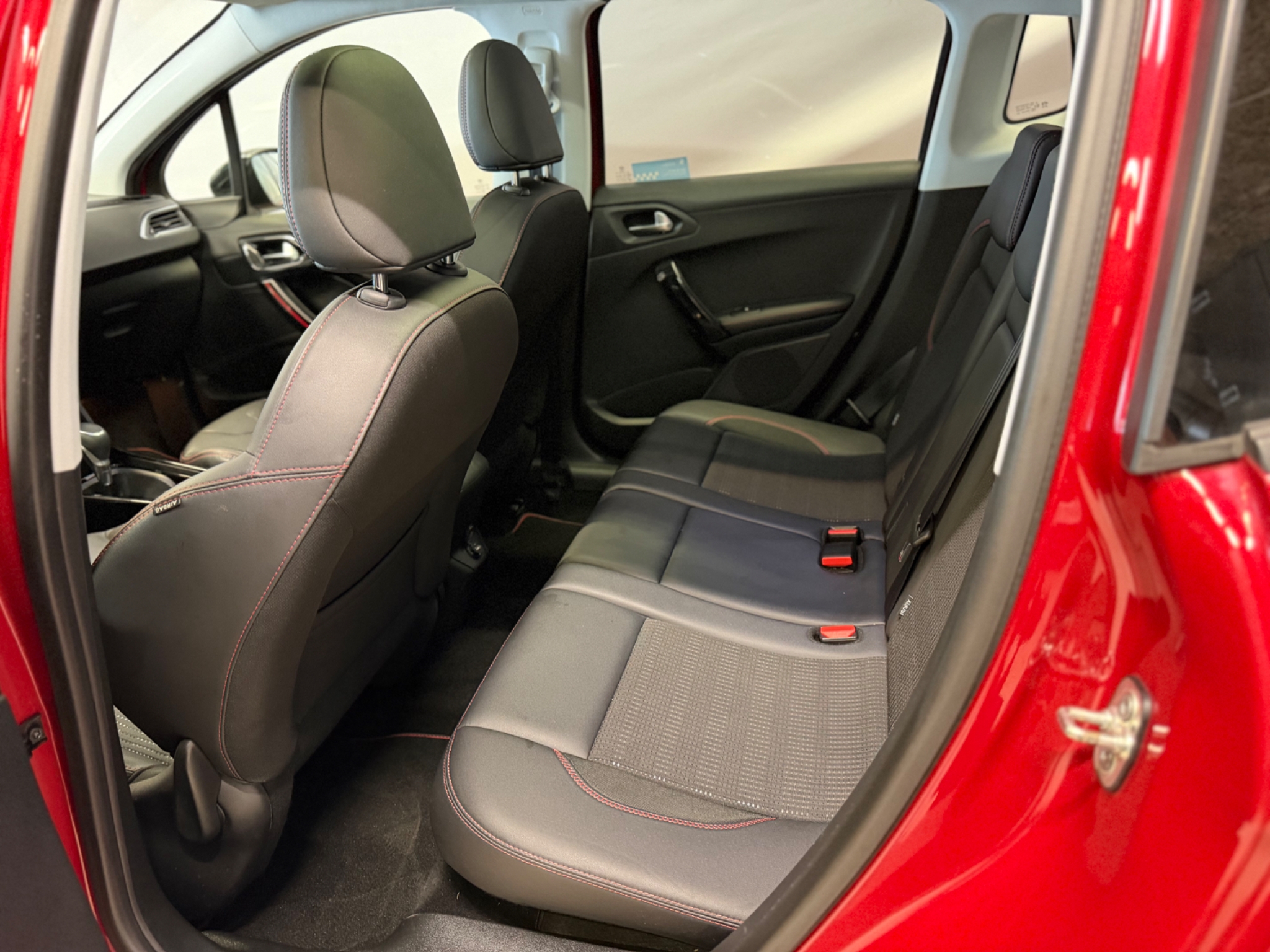 Peugeot 2008 2018, bild 6/10