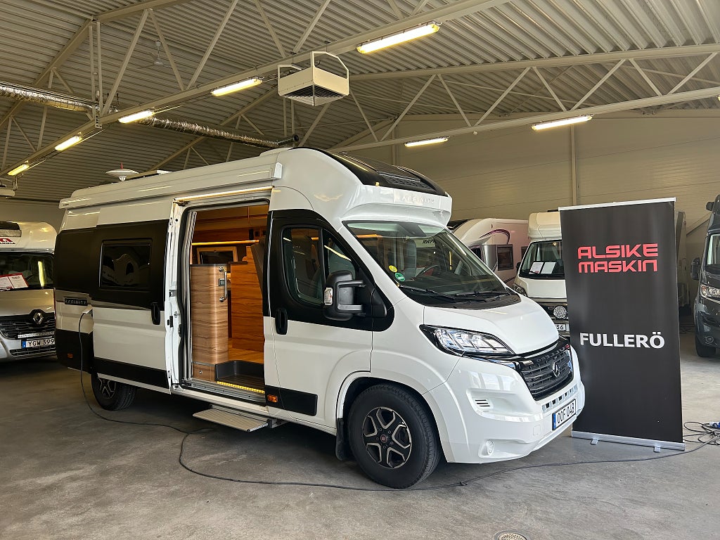 Affinity 250  / Automat / Våningssäng / Solcell / Dragkrok / Plåtis
