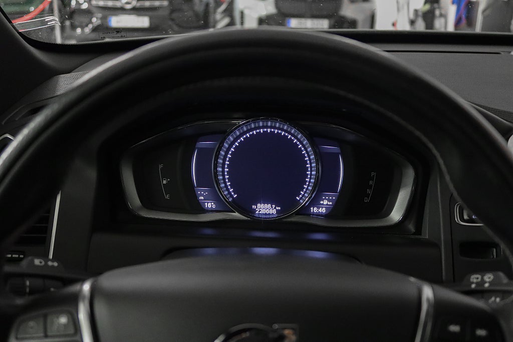 Volvo XC60 D4 AWD R-Design BLIS VOC 1-Brukare Värmare Drag