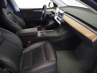 SUV Tesla Model Y 9 av 19