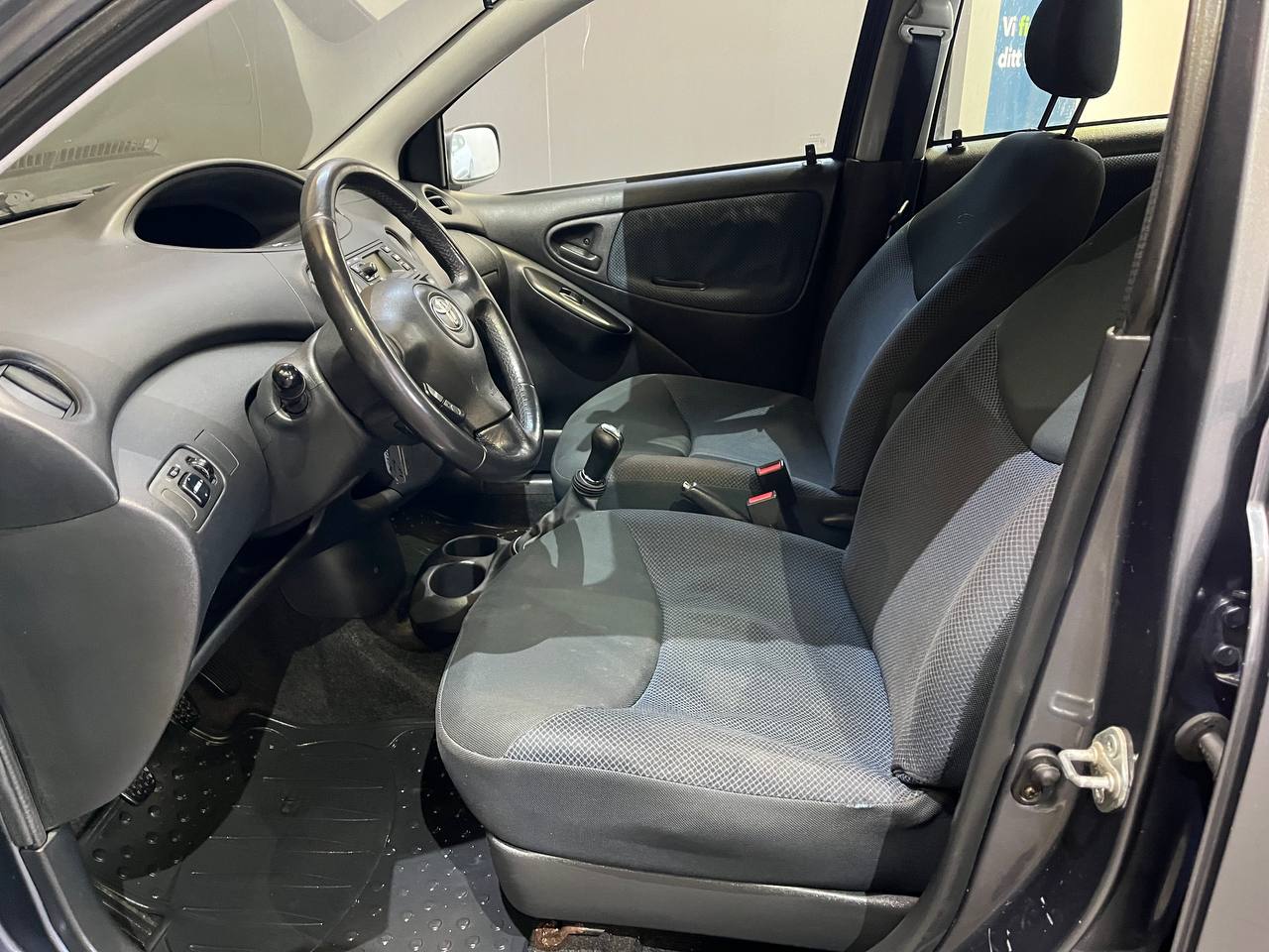 Toyota Yaris 5-dörrar 1.0 VVT-i 2004, photo 7/49