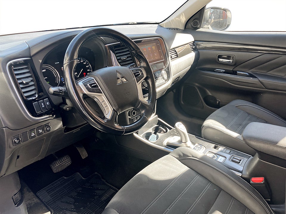 Bild på Mitsubishi Outlander Fleet Edition PHEV 203hk Aut 4WD B-KAMERA DRAG CARPLAY