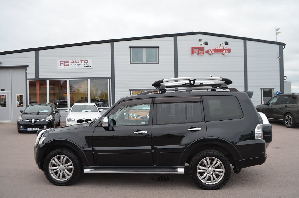 Mitsubishi Pajero 3.2 Di-D Business 4WD 200 hk 7-sits Drag 3500 kg