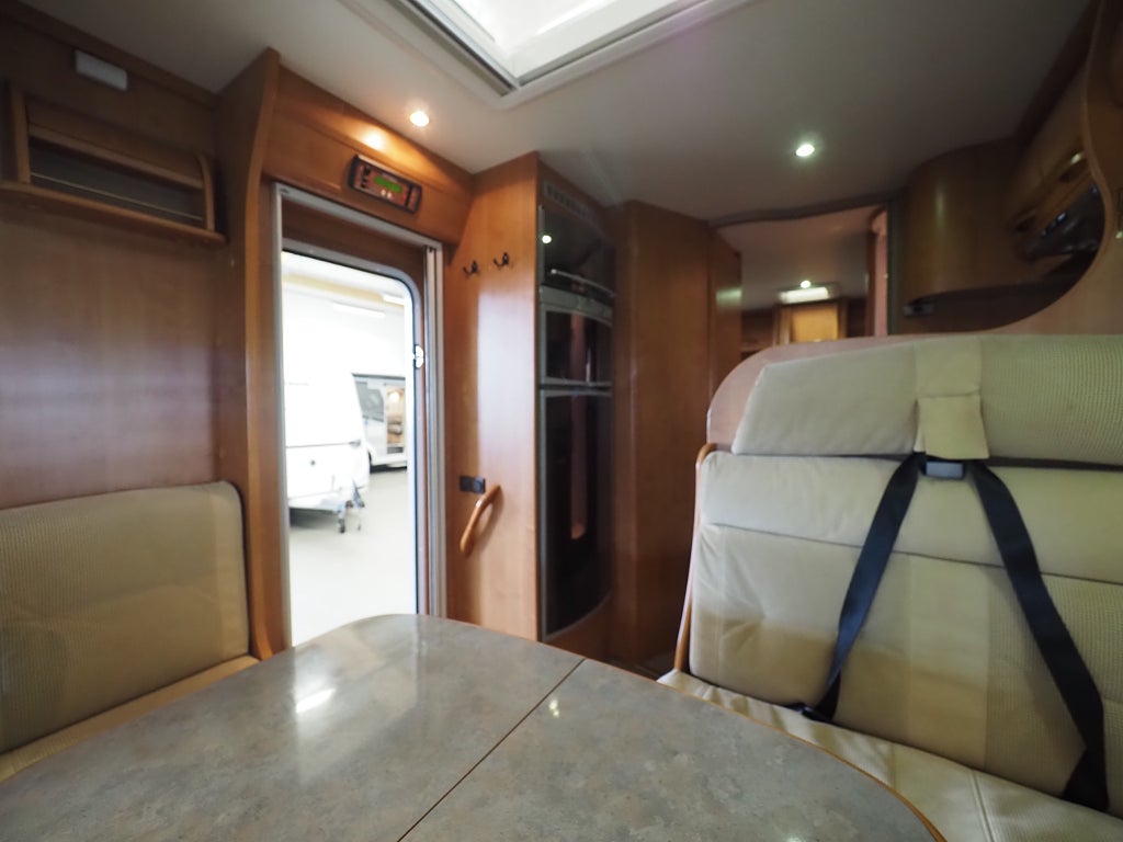 Rapido M996 Mercedes Benz I Aut I 150hk I Långbäddar