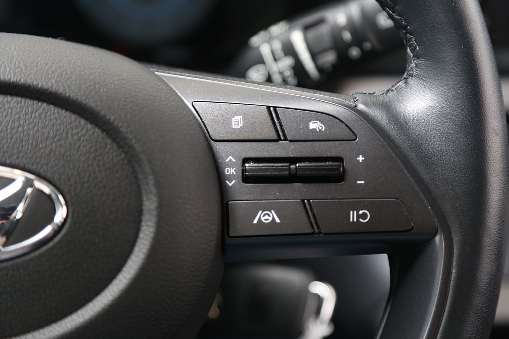 Hyundai i20 1,2 MPi 84hk Essential 5D CarPlay Backkamera 1ägare 2021