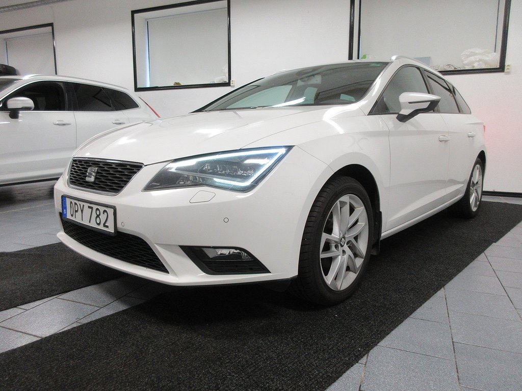 Seat Leon ST 1.6 TDI DSG 105 hk Chrome Automat Panorama NAVI