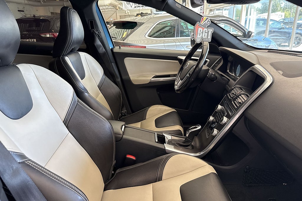 Volvo XC60 D4 AWD Aut Summum Business Editi Pro D-värm Drag Kamera miniatyr 16