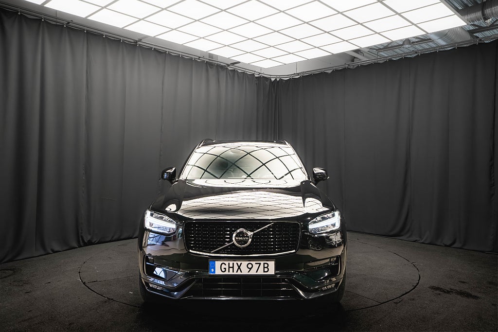 Volvo XC90 B5 AWD R-Design PRO 7-sits B&W PANO LUFT 22'' DRAG MOMS