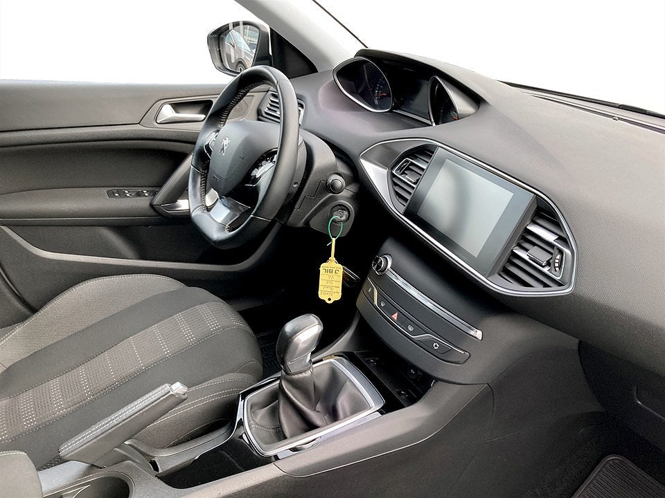 Bild på Peugeot 308 5D Active 1.2 PT 110hk - FARTHÅLLARE, NAVI