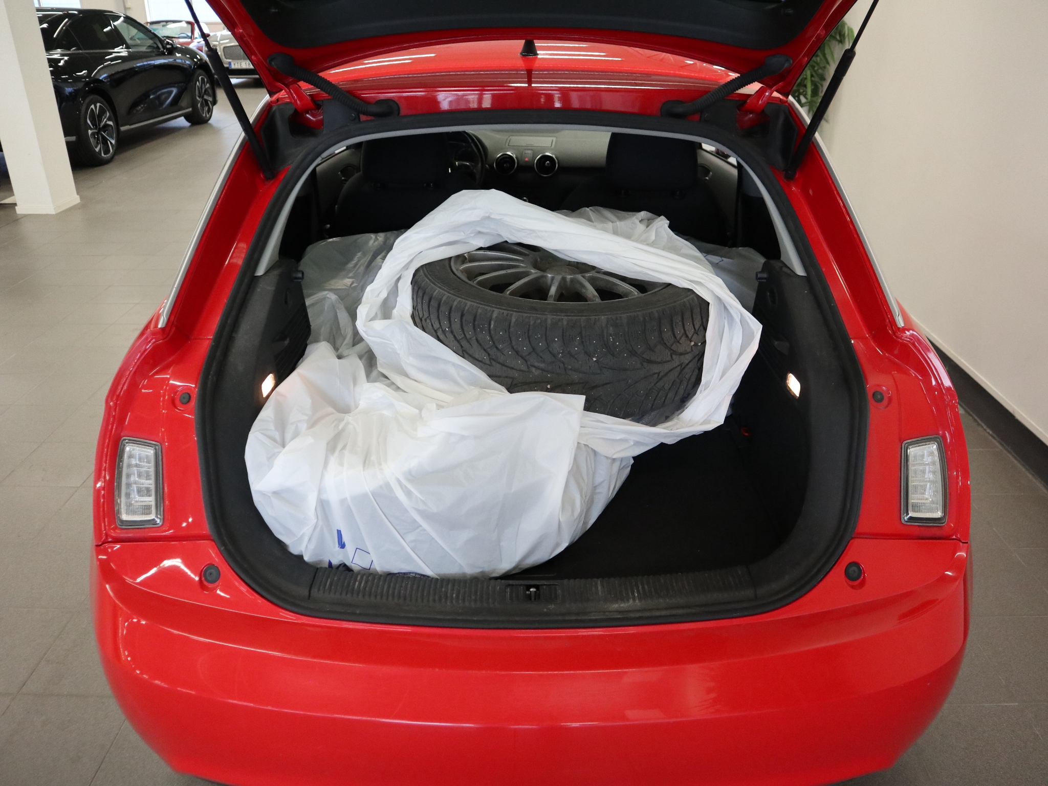Audi A1 TDi 3-D 2011, kuva 6/36