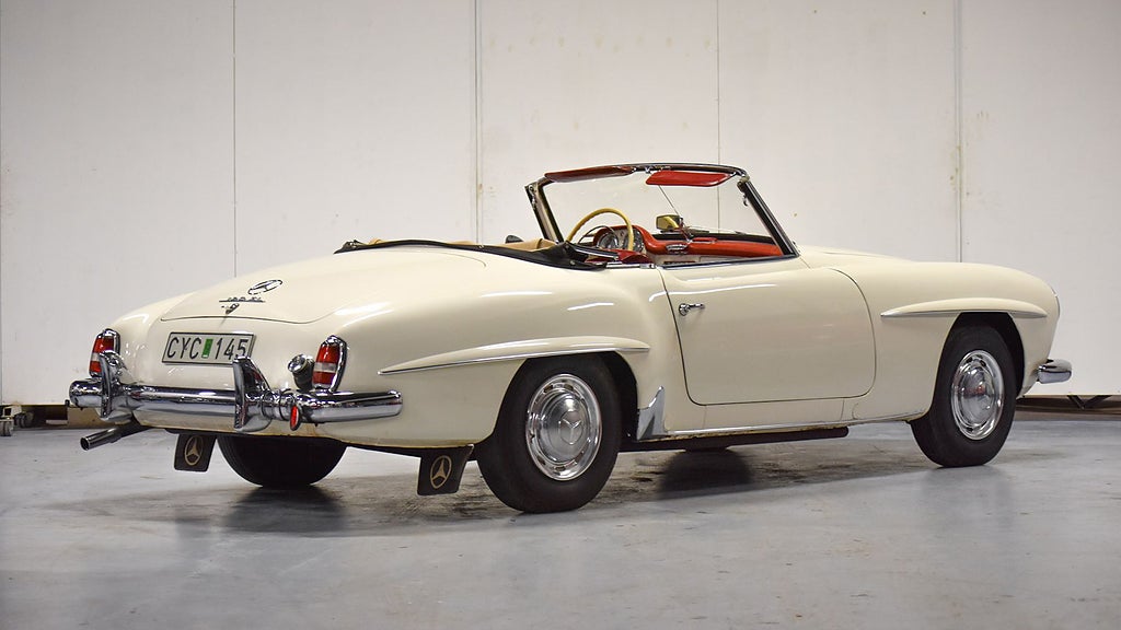 Mercedesen har stått i varmgarage sedan 1994. Foto: Bilweb Auctions. 