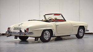 Mercedesen har stått i varmgarage sedan 1994. Foto: Bilweb Auctions. 