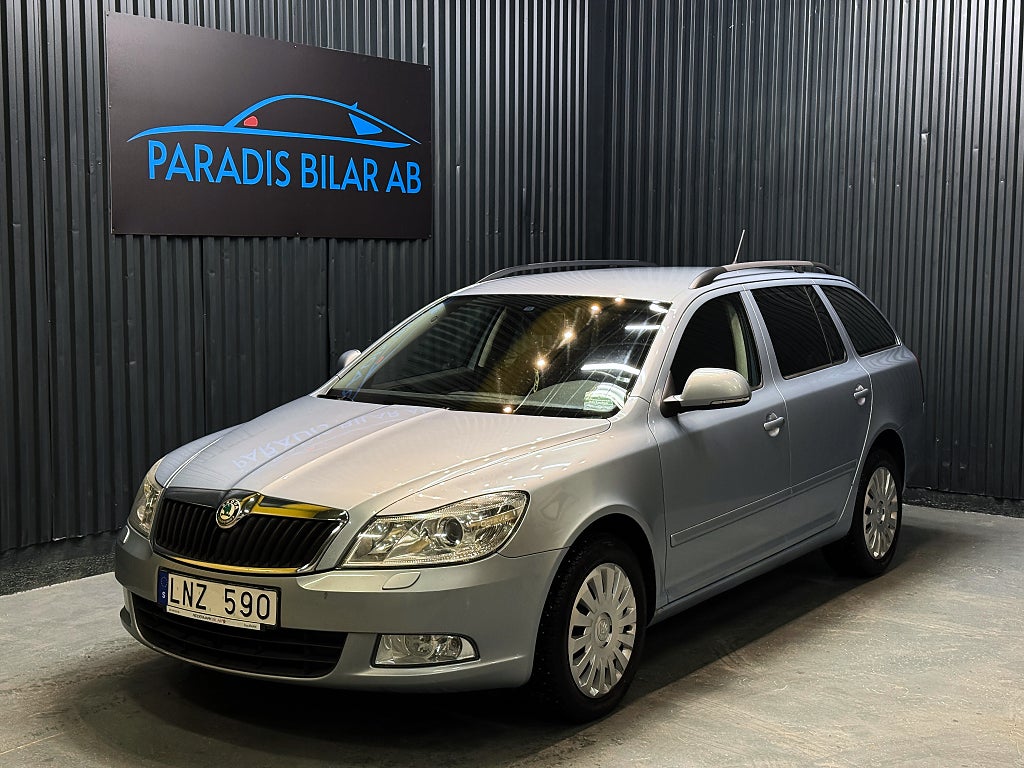 Skoda Octavia Kombi 1.6 TDI Elegance Nyservad Vdäck