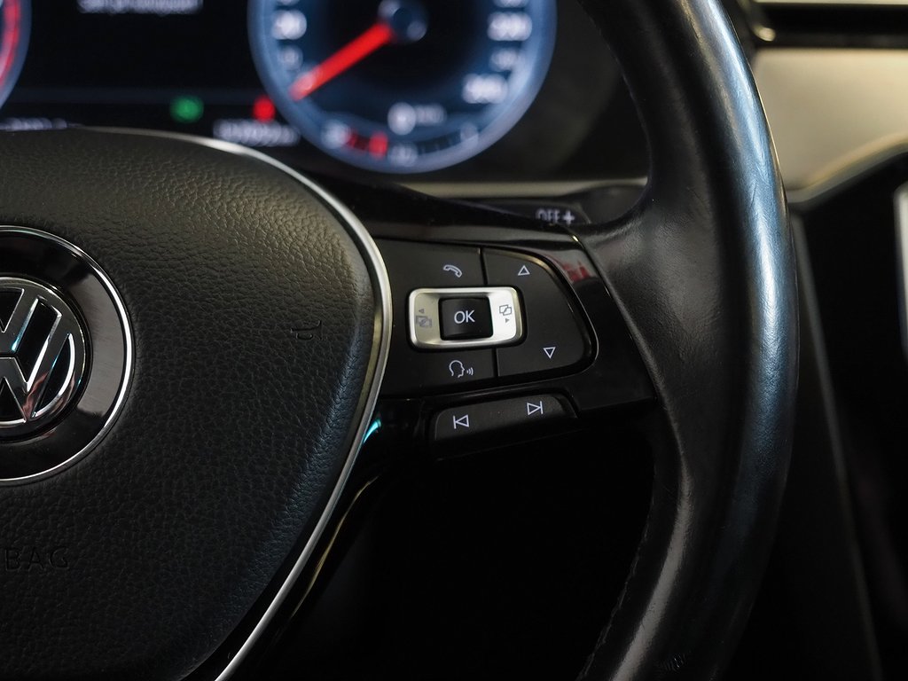 Volkswagen Passat SC TDI 190hk 4M GT |Drag|D-värm|Cockpit| 2015