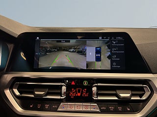 BMW 330e Sport line 360°kamera HuD Rattvärme Navigation S&V-däck – bild 15