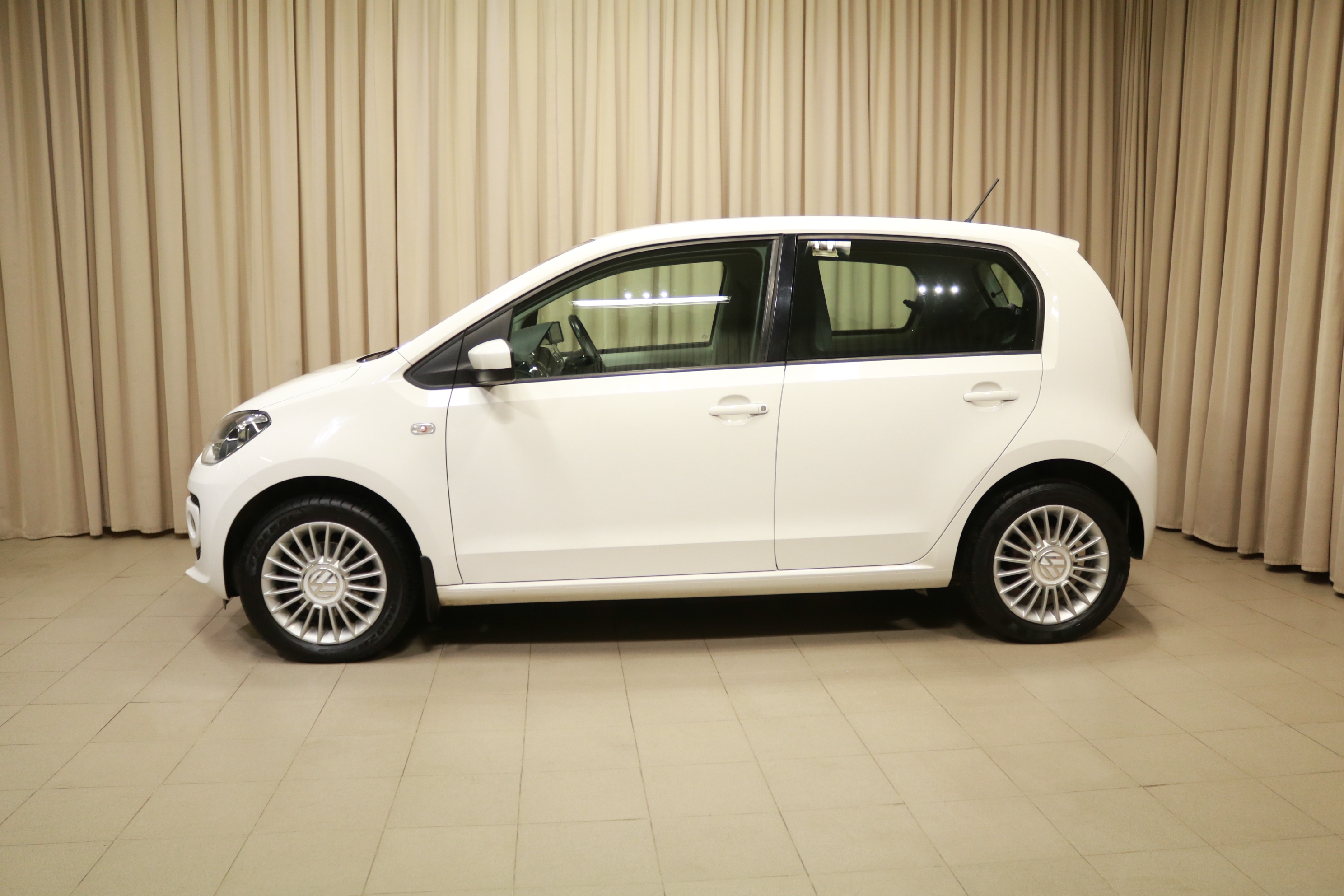 Volkswagen UP! 5-dörrar 1.0 Drive (75hk) 2015, bild 6/48