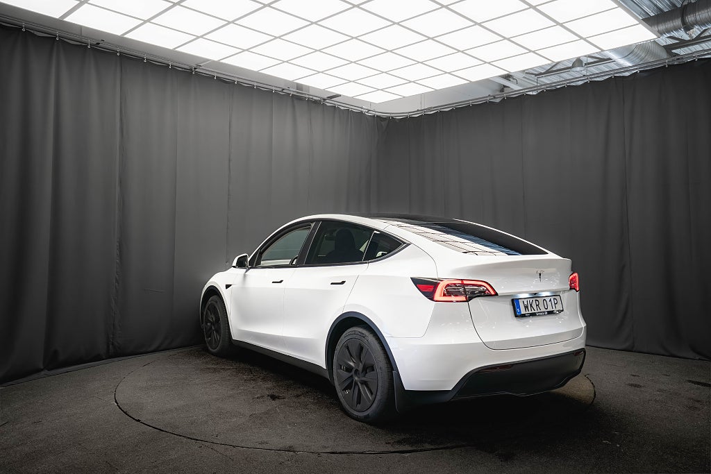 Tesla Model Y Standard Range RWD PANO LÄDER KAMERA 1-ÄGARE MOMS
