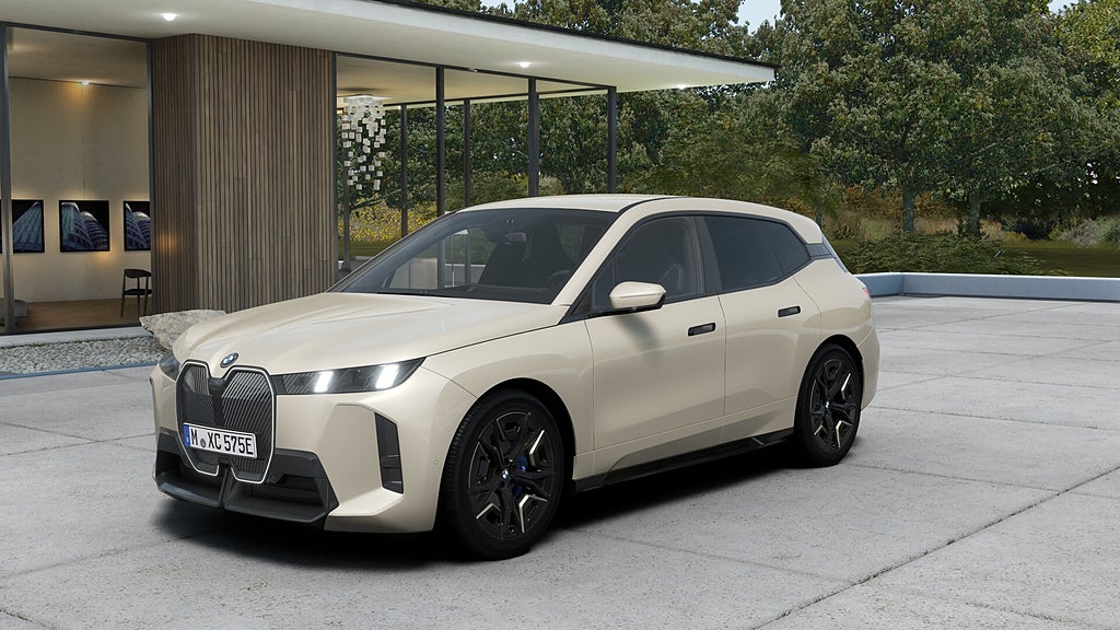 BMW iX xDrive60 M Sport Comfort Tonade 22" Drag | Ränta 2,95%