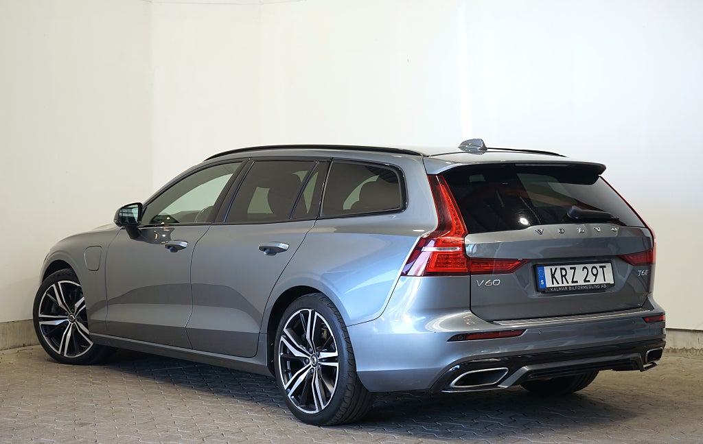 Volvo V60 Recharge T6 AWD R-Design Värmare Carplay Dragkrok 340hk