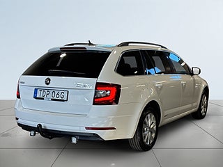 Skoda Octavia Kombi 2.0 TDI SCR Ambition Drag Värmare Psens S&V-hjul – bild 6
