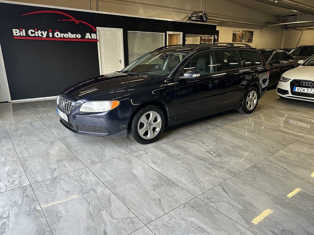 Volvo V70 2.0F   3-Ägare / Drag / M-Värmare / Nyservad & Besiktad