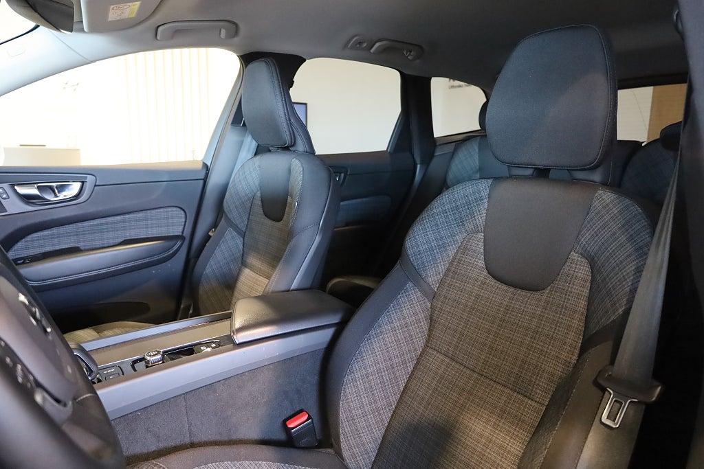 Volvo XC60 B4 AUT Momentum Advanced Navi Kamera Keyless CarPlay 2022