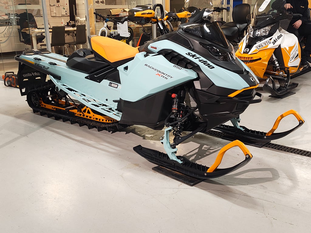 Ski-Doo Backcountry XRS 154 850 E-Tec 10" Display 