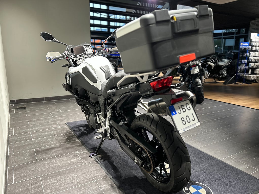 BMW F800GS / Serviceavtal / Toppbox / Chassi-sänkt / Barkbusters